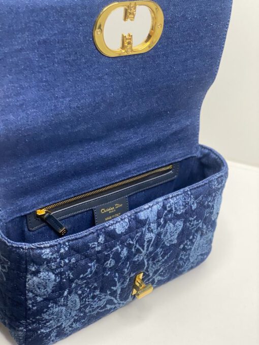 Женская тканевая сумка Dior синяя с цветочным рисунком 28/15/9 см - фото 2