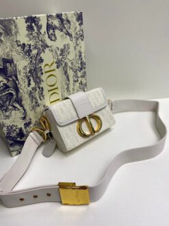 Женская сумка Dior  белая из канвы с рисунком-монограммой 16/18/8 см