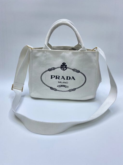 Сумка-тоут женская тканевая Prada белая 28/20 коллекция 2021-2022 - фото 1