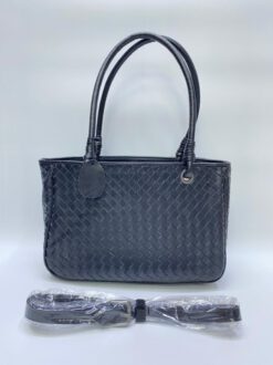 Женская кожаная сумка Bottega Veneta чёрная 28/19 см коллекция 2021-2022