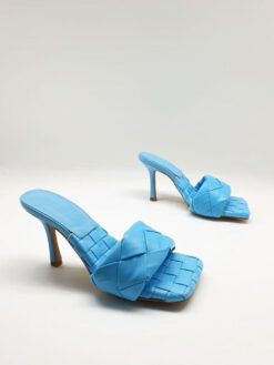 Босоножки-мюли кожаные Bottega Veneta голубые коллекция 2021-2022