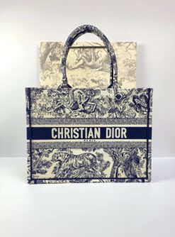 Женская сумка Dior Book Tote среднего формата тканевая с синим рисунком 36,5/28/17,5 см качество премиум-люкс