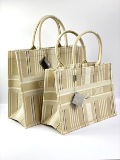 Женская сумка Dior Book Tote среднего формата тканевая с бежевыми полосами 36,5/28/17,5 см качество премиум-люкс