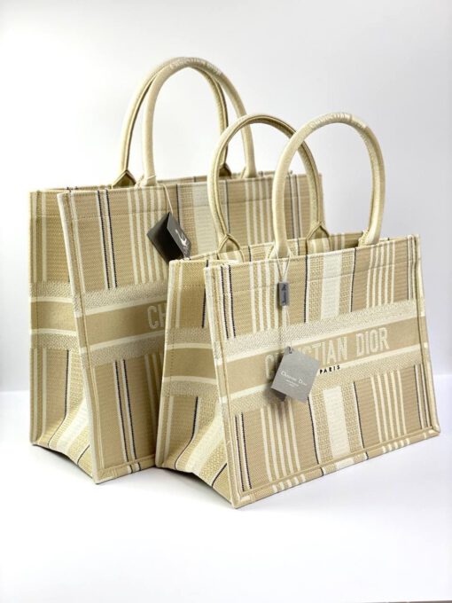 Женская сумка Dior Book Tote среднего формата тканевая с бежевыми полосами 36,5/28/17,5 см качество премиум-люкс - фото 2