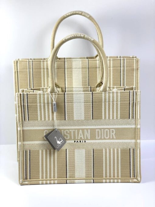 Женская сумка Dior Book Tote среднего формата тканевая с бежевыми полосами 36,5/28/17,5 см качество премиум-люкс - фото 3