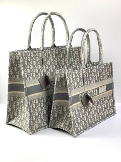 Женская сумка Dior Book Tote среднего формата с рисунком-монограммой серого цвета 36,5/28/17,5 см качество премиум-люкс