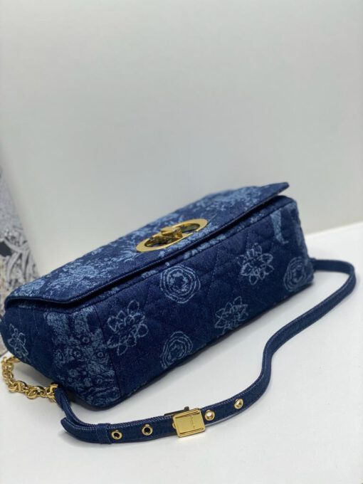 Женская тканевая сумка Dior синяя с цветочным рисунком 28/15/9 см - фото 6