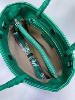 Женская кожаная сумка Bottega Veneta бирюзовая 28/19 см коллекция 2021-2022