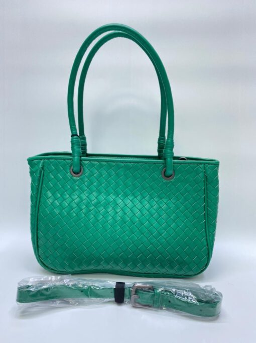 Женская кожаная сумка Bottega Veneta бирюзовая 28/19 см коллекция 2021-2022 - фото 1