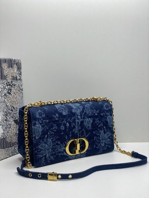 Женская тканевая сумка Dior синяя с цветочным рисунком 28/15/9 см - фото 1