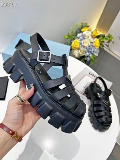 Женские сандалии Prada Monolith A91366 черные - фото 5