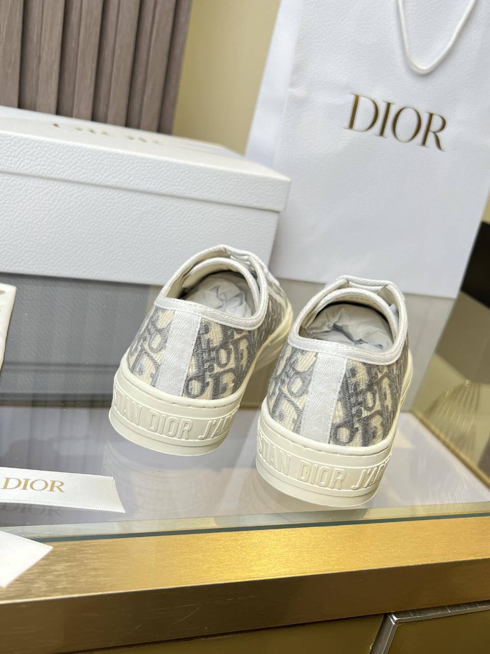 Кеды Christian Dior Walk'n'Dior Oblique Premium KCK211OBE_S33G серые фото 4 Кеды Christian Dior Walk'n'Dior Oblique Premium KCK211OBE_S33G серые - фото 4