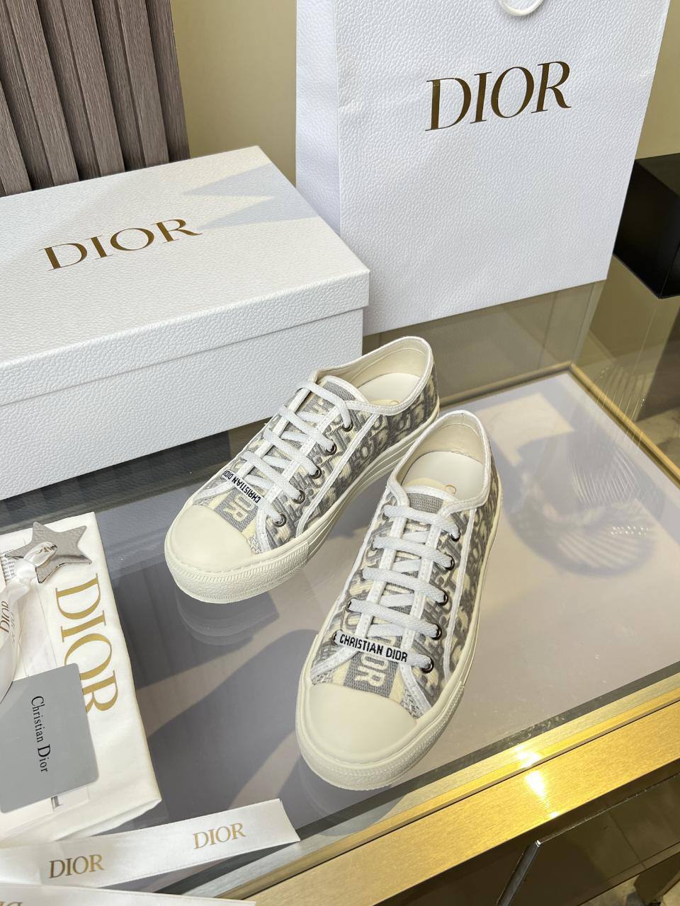 Кеды Christian Dior Walk'n'Dior Oblique Premium KCK211OBE_S33G серые фото 5 Кеды Christian Dior Walk'n'Dior Oblique Premium KCK211OBE_S33G серые - фото 5