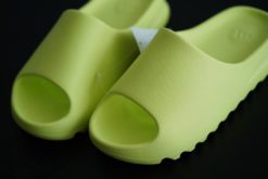 Шлёпанцы Adidas Yeezy Slide GX6138 салатовые