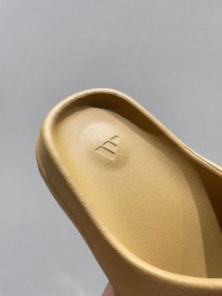Шлёпанцы Adidas Yeezy Slide GW1931 светло-коричневые