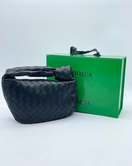 Женская кожаная сумка Bottega Veneta Mini Jodie 29/15 см чёрная - фото 1