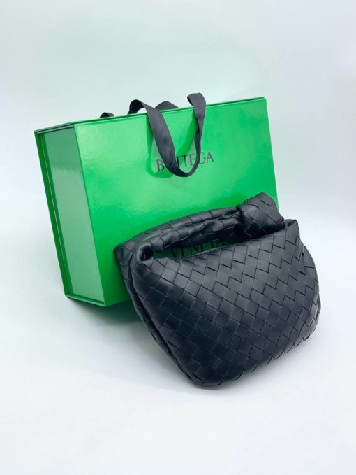 Женская кожаная сумка Bottega Veneta Mini Jodie 29/15 см чёрная - фото 8