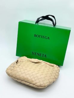 Женская кожаная сумка Bottega Veneta Mini Jodie 29/15 см бежевая