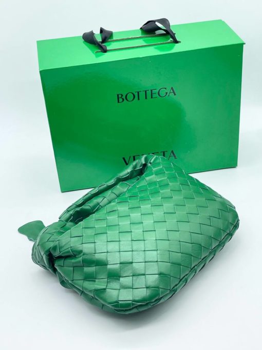 Женская кожаная сумка Bottega Veneta Mini Jodie 29/15 см зелёная - фото 2