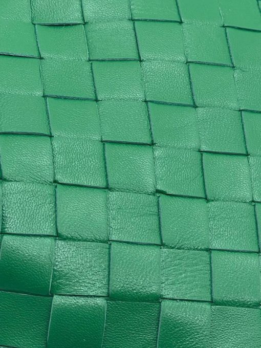 Женская кожаная сумка Bottega Veneta Mini Jodie 29/15 см зелёная - фото 4
