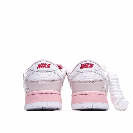 Кроссовки Nike Air Force 1 Staple x Nike SB Dunk Low Pink Pigeon - фото 4