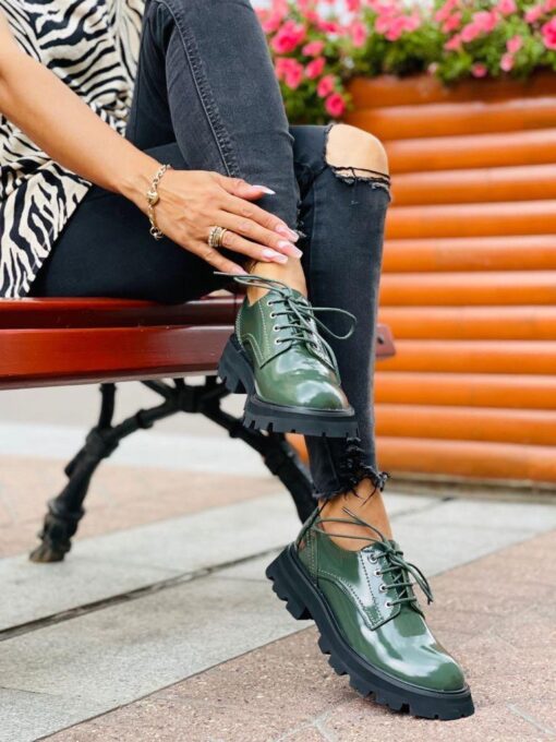 Туфли-дерби женские Alexander McQueen лакированные изумрудные - фото 3