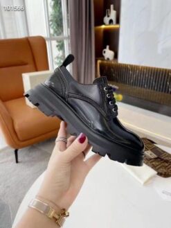 Туфли-дерби женские Alexander McQueen лакированные чёрные