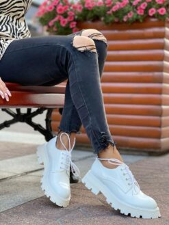 Туфли-дерби женские Alexander McQueen лакированные белые