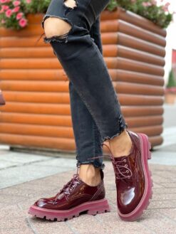 Туфли-дерби женские Alexander McQueen лакированные бордовые
