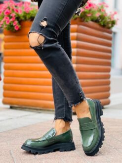 Туфли женские Alexander McQueen лакированные изумрудные