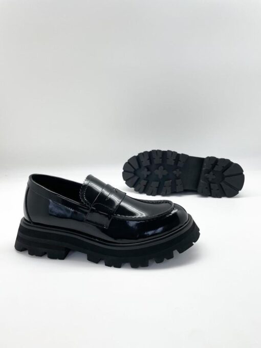 Туфли женские Alexander McQueen лакированные чёрные - фото 1