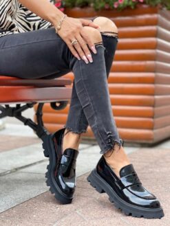 Туфли женские Alexander McQueen лакированные чёрные