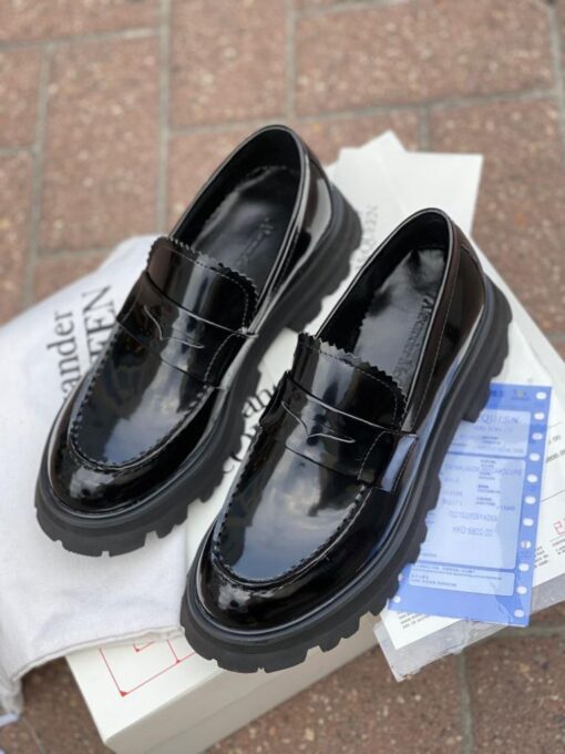 Туфли женские Alexander McQueen лакированные чёрные - фото 3
