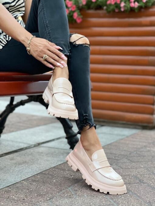 Туфли женские Alexander McQueen лакированные бежевые - фото 3