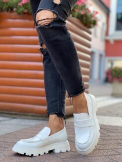 Туфли женские Alexander McQueen лакированные белые