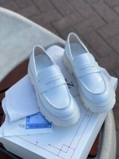 Туфли женские Alexander McQueen лакированные белые