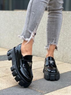 Туфли женские Prada Monolith чёрные лак