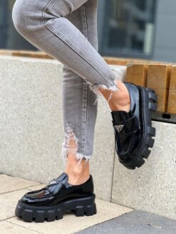 Туфли женские Prada Monolith чёрные лак