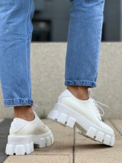 Туфли-дерби женские Prada белые коллекция 2021-2022 A66799