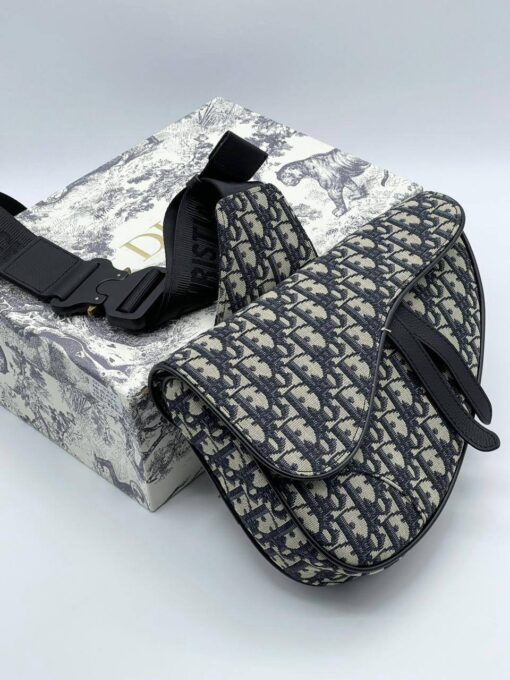 Жаккардовая сумка Christian Dior Saddle Unisex BA12553-0 черная 27/20/5 см - фото 1