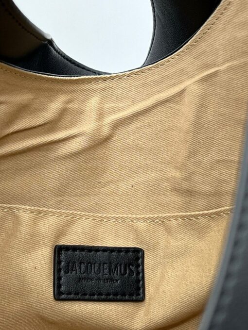 Женская кожаная сумка Jacquemus хобо чёрная 40:26 см - фото 2