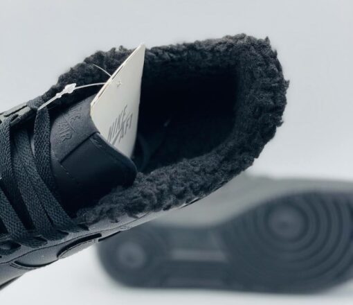 Кроссовки Nike Air Force 1 Low A100590 All Black зимние с мехом - фото 3
