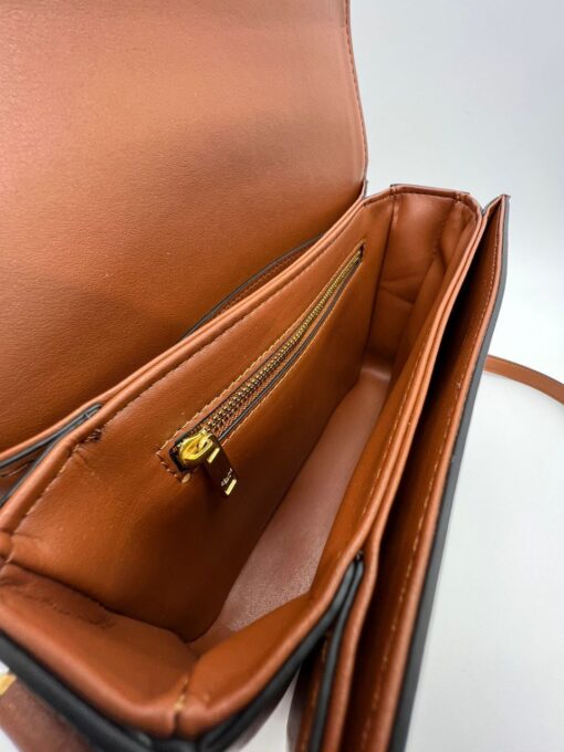 Женская кожаная сумка Celine A100197 коричневая 23:16:4 см - фото 4
