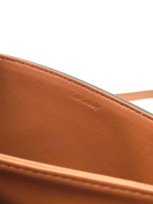 Женская кожаная сумка Celine A100197 коричневая 23:16:4 см - фото 5