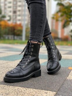 Ботинки женские Chanel A100556 зимние с мехом чёрные