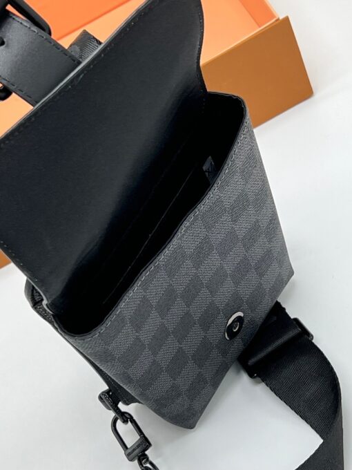 Мужская сумка-кобура Louis Vuitton A104164 из канвы серая 16:14 см - фото 5
