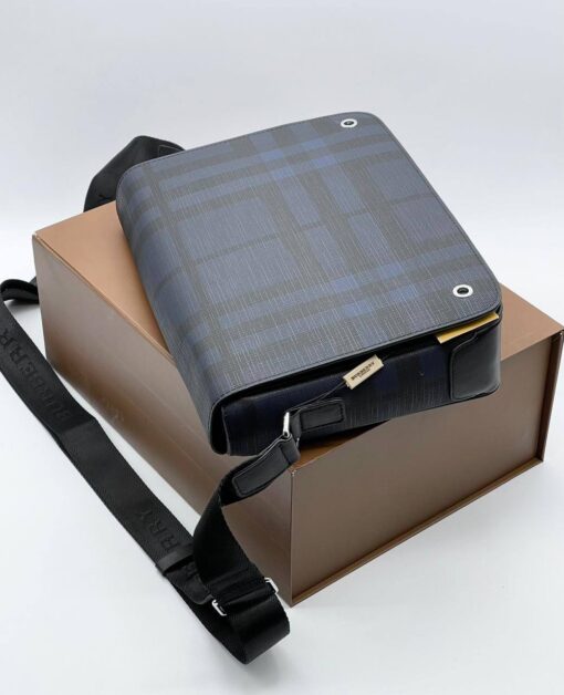 Мужская сумка Burberry A103779 через плечо из канвы премиум 30:25:7 см серая - фото 4
