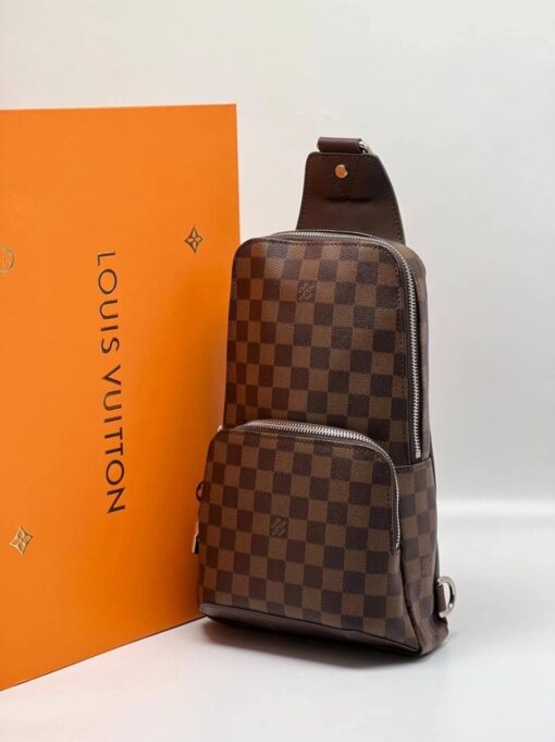 Сумка-слинг Louis Vuitton Avenue A104035 коричневая 32/20 см - фото 1