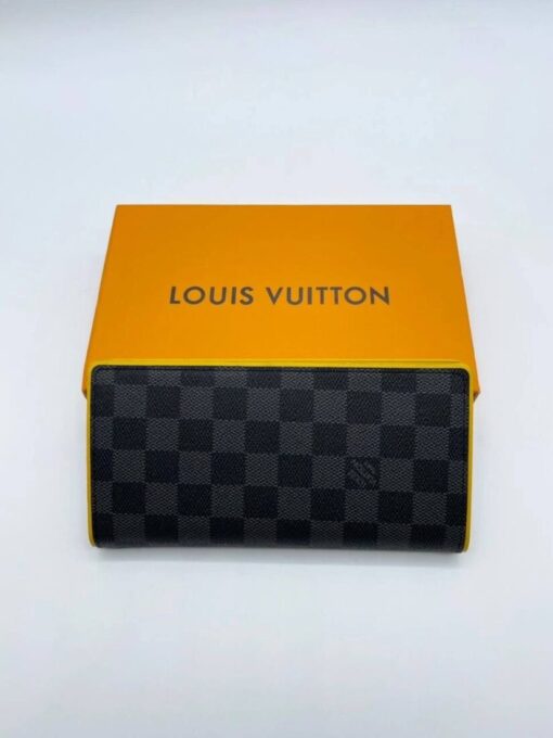 Бумажник Louis Vuitton Brazza A104067 серый / внутри жёлтый 19:10 см - фото 1