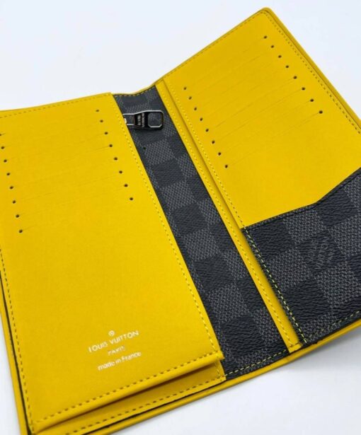 Бумажник Louis Vuitton Brazza A104067 серый / внутри жёлтый 19:10 см - фото 3